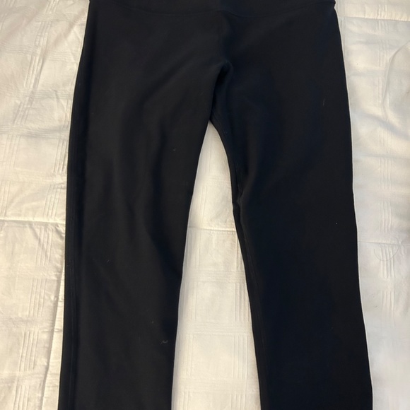 2 pairs Lululemon workout crop - Picture 2 of 4